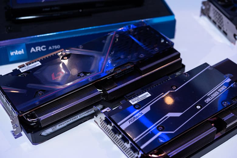 А вот и новинки: появились фото «партнёрских» видеокарт Arc A750 и Arc A770 от ASrock и Gunnir