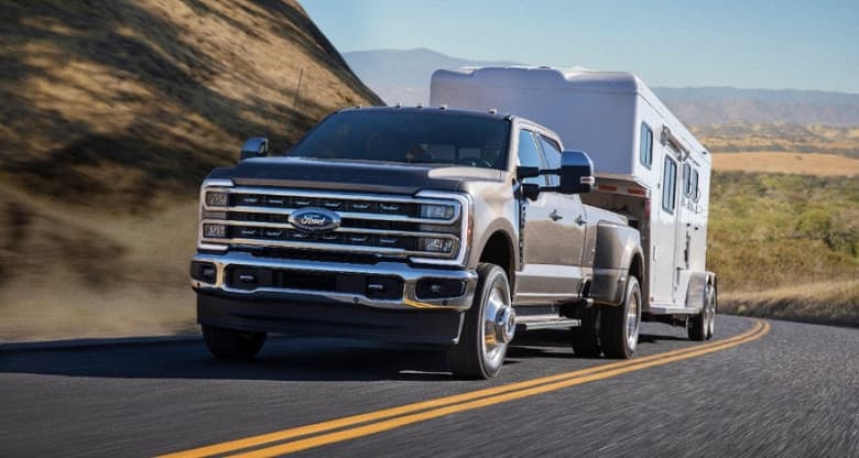 7,3 л, новый салон, 18 колонок Bang & Olufsen, Qualcomm 5G. Представлены пикапы Ford F-Series Super Duty 2023 