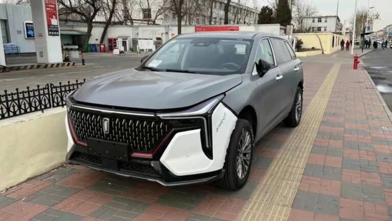 Продаваемый в России кроссовер FAW Bestune T77 в новом поколении получит гибридную версию