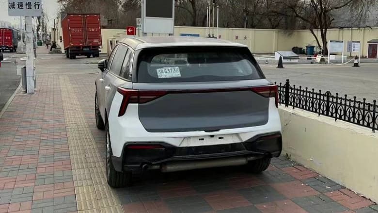 Продаваемый в России кроссовер FAW Bestune T77 в новом поколении получит гибридную версию