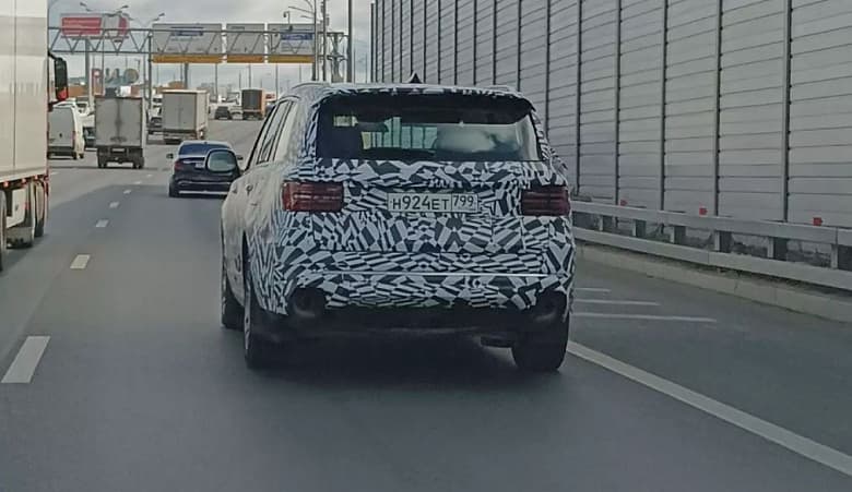 Внедорожник Aurus Komendant тестируют на дорогах общего пользования в Москве