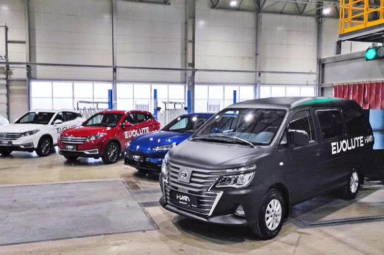 Началось производство российских электромобилей Evolute. Продажи стартуют на днях, цены уже известны