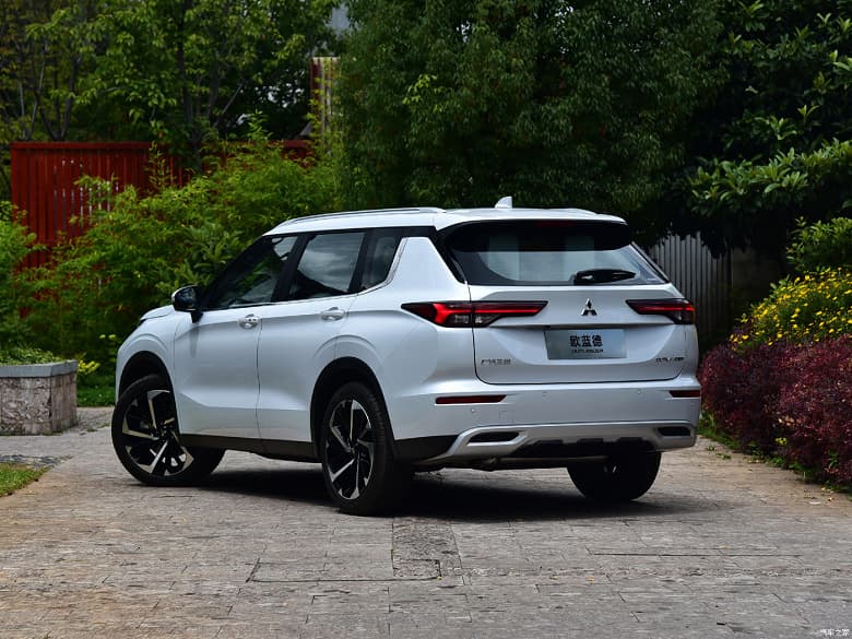 Представлен новый Mitsubishi Outlander. Теперь с турбомотором