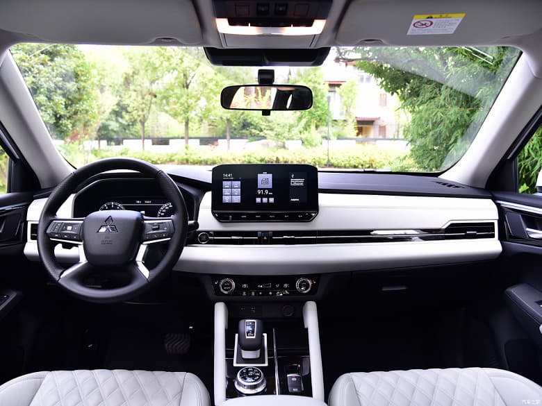 Представлен новый Mitsubishi Outlander. Теперь с турбомотором