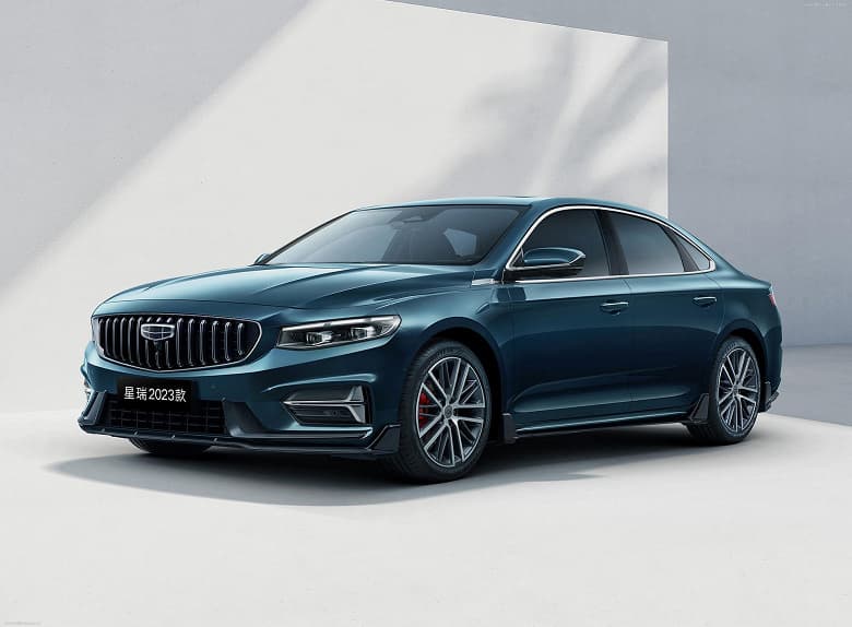 Первый Geely с Harmony OS и гигантским поворотным экраном: живые фото нового Geely Preface