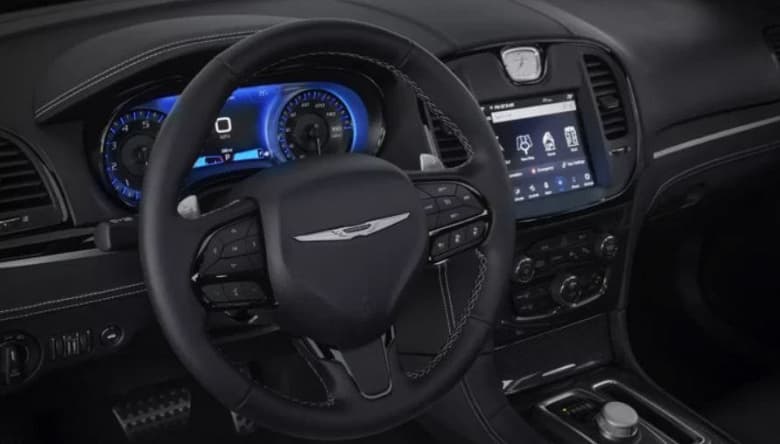 485 л.с., разон до 100 км/ч за 4,3 секунды, эксклюзивное исполнение и цена на уровне Lada Vesta. Chrysler анонсировал прощальную версию легендарного седана 300C