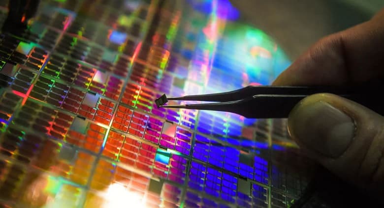 Во Владивостоке могут создать производство микросхем для российских автомобилей. Речь идет о 60-нанометровых чипах