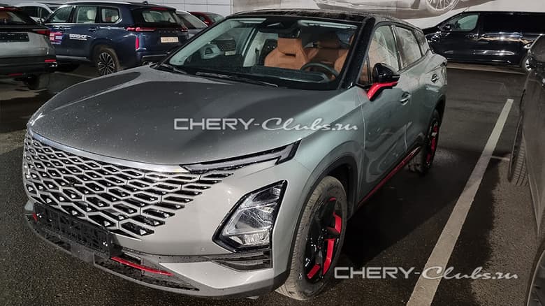 Новвеший кроссоверы Omoda C5 наконец приехали в Россию. Новинки показали на площадке дилера в Москве