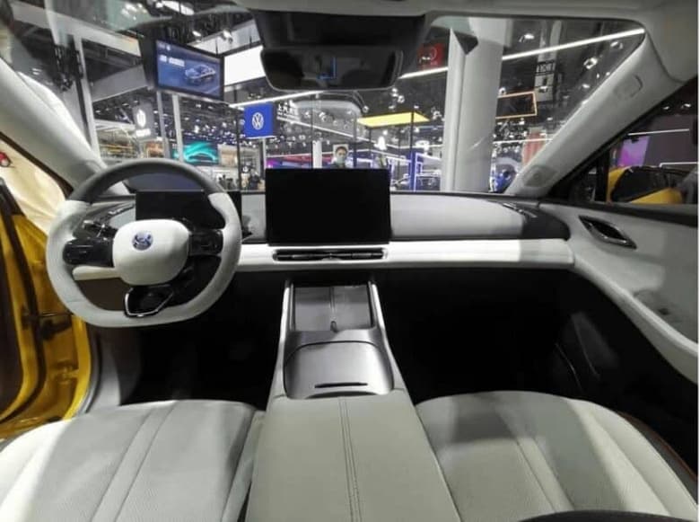 5 метров длины, запас хода 630 км, полный привод и 217 л.с. за 26 000 долларов. За три дня на электромобиль GAC Hycan A06 в Китае подано 30 000 заявок на покупку