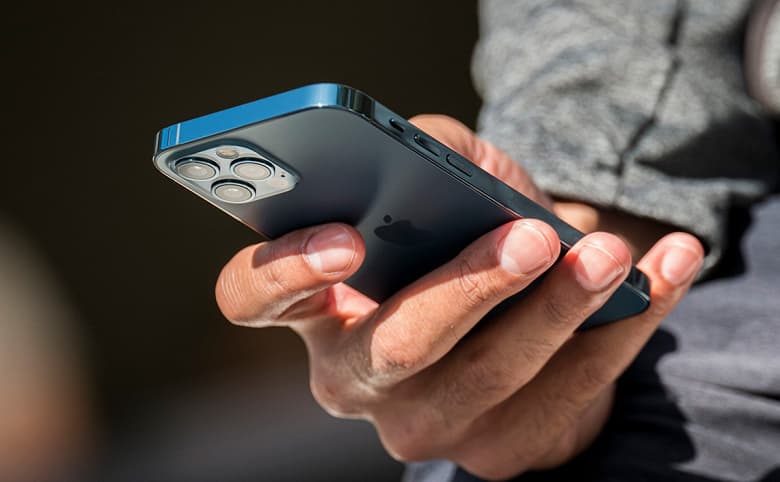 Apple и Google уже перевели российских сотрудников в другие страны. Названы популярные направления