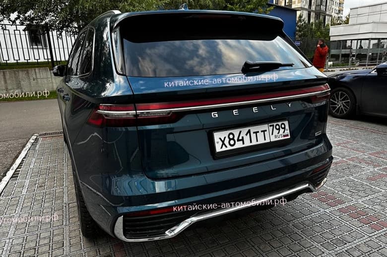 Потенциальный хит Geely на российском рынке? Кроссовер Geely Monjaro сфотографировали в Москве
