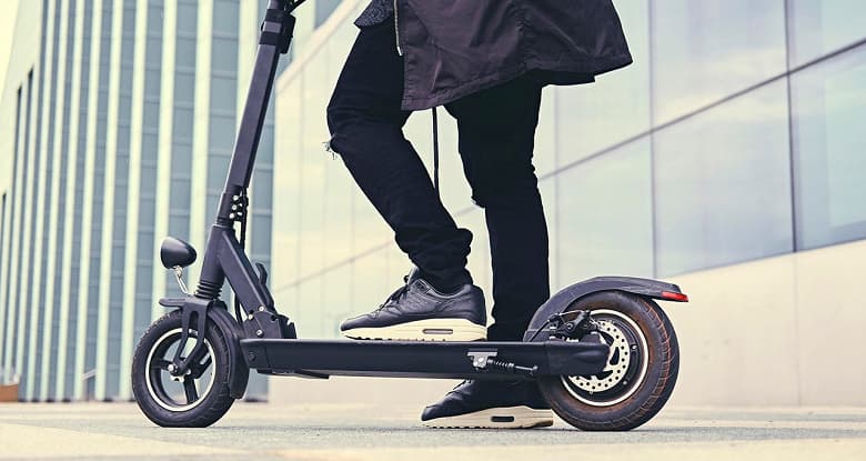 В России введут новое ограничение для водителей электросамокатов В России введут новое ограничение для водителей электросамокатов