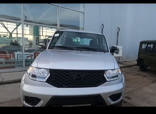 Со старым рулем, без подушек безопасности и ABS. «Ободранный» УАЗ «Патриот» показали на фото Со старым рулем, без подушек безопасности и ABS. «Ободранный» УАЗ «Патриот» показали на фото