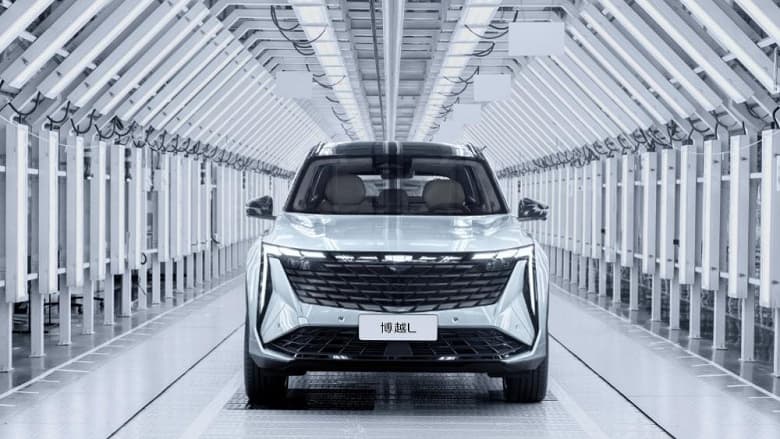 Вкалывают роботы, а не человек. Производство нового Geely Atlas стартовало в Китае