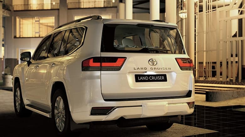 Покупатели Toyota Land Cruiser могут сэкономить миллион рублей и даже больше — всё благодаря Казахстану