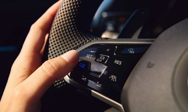 Volkswagen откажется от сенсоров и вернет физические кнопки на руль