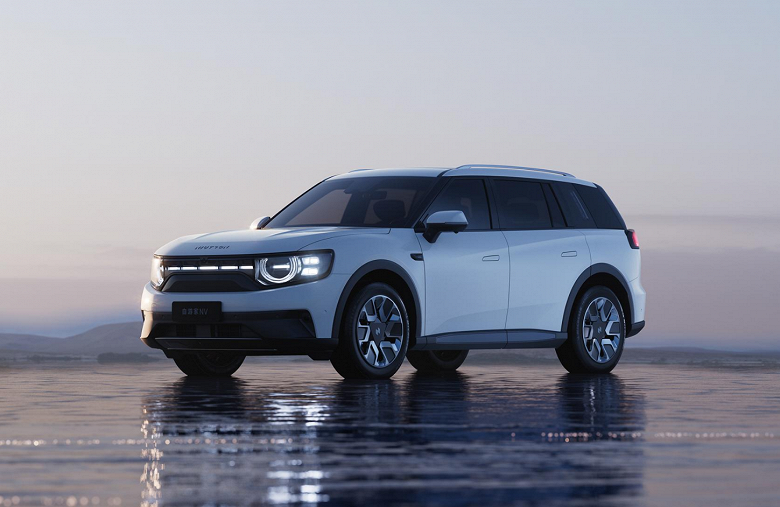 1257 км на баке бензина, 5,9 с до 100 км/ч, полный привод, 24 помощника при вождении и цена от 39 000 долларов. Стартовали продажи большого кроссовера Niutron NV