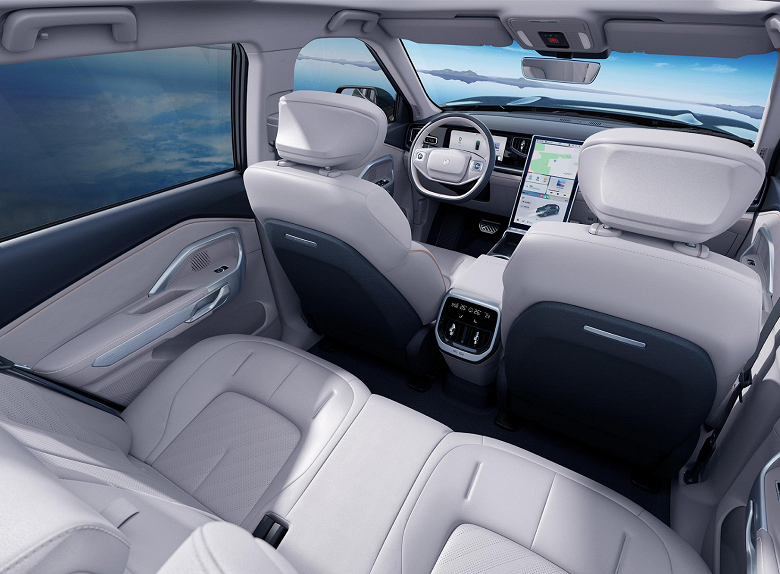 1257 км на баке бензина, 5,9 с до 100 км/ч, полный привод, 24 помощника при вождении и цена от 39 000 долларов. Стартовали продажи большого кроссовера Niutron NV