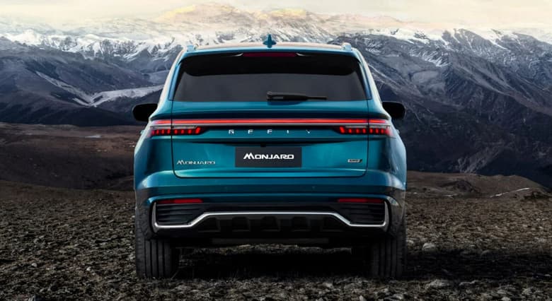 В Россию привезли флагманский кроссовер Geely. За Geely Monjaro в топовой комплектации просят 4,5 миллиона рублей