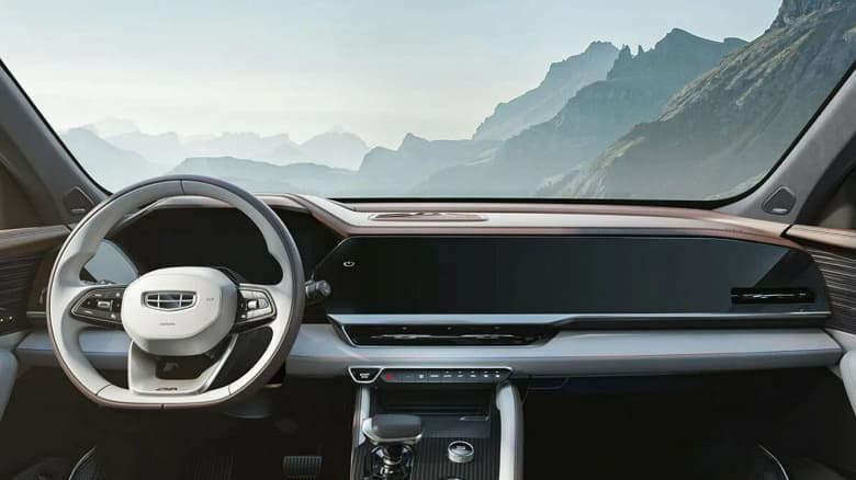 В Россию привезли флагманский кроссовер Geely. За Geely Monjaro в топовой комплектации просят 4,5 миллиона рублей