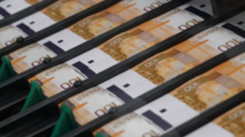 Российские банкоматы оказались не готовы к новым сторублёвкам Российские банкоматы оказались не готовы к новым сторублёвкам