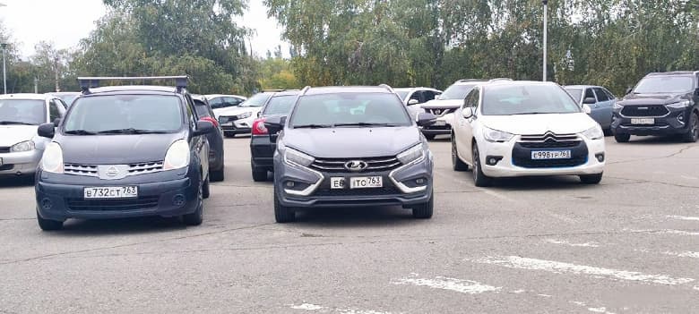 Lada Vesta NG в новом цвете с большим экраном показали вживую