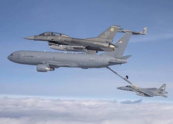 В США разрешили использовать новейший самолёт-заправщик Boeing KC-46 даже несмотря на то, что во время дозаправки он может повредить другой самолет