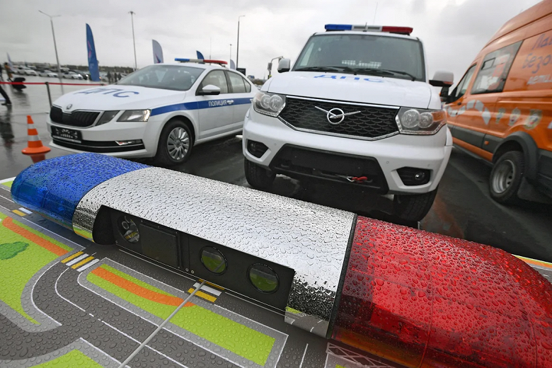 Машины ГИБДД получили «апгрейд» за 5 млн рублей — балки со встроенными камерами