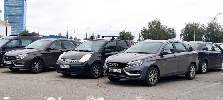 Lada Vesta NG в новом цвете с большим экраном показали вживую