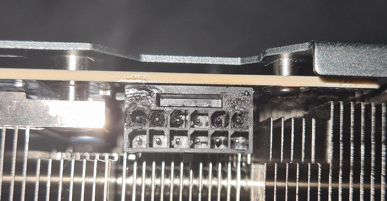 Пользователь опубликовал фото расплавленной GeForce RTX 4090. Видеокарта загорелась, когда он играл в Red Dead Redemption 2