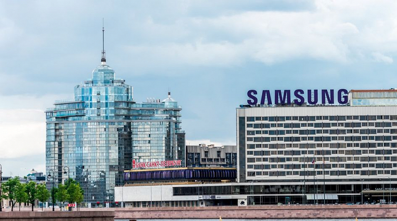 «Samsung не принимала решения о возобновлении поставок в Россию», — компания прокомменитировала последние слухи