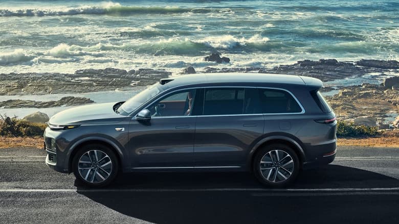 449 л.с., запас хода 1315 км, 24 ГБ ОЗУ и две SoC Snapdragon 8155. Большой и современный внедорожник Ideal L9 стал бестселлером в Китае