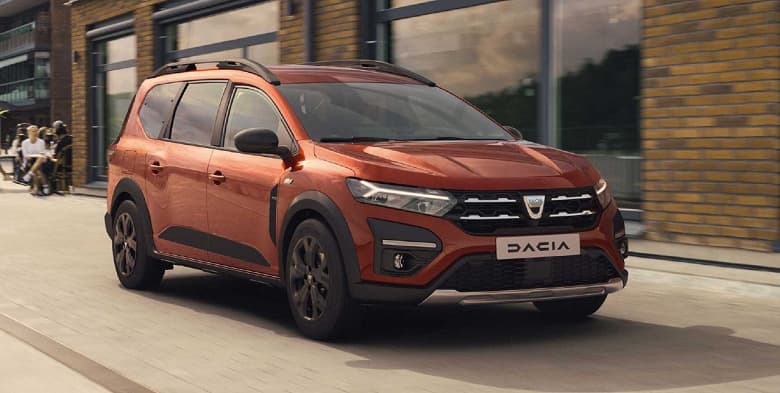 Глава Dacia объяснил, почему его не беспокоят провальные краш-тесты Sandero, Logan, Jogger и Spring
