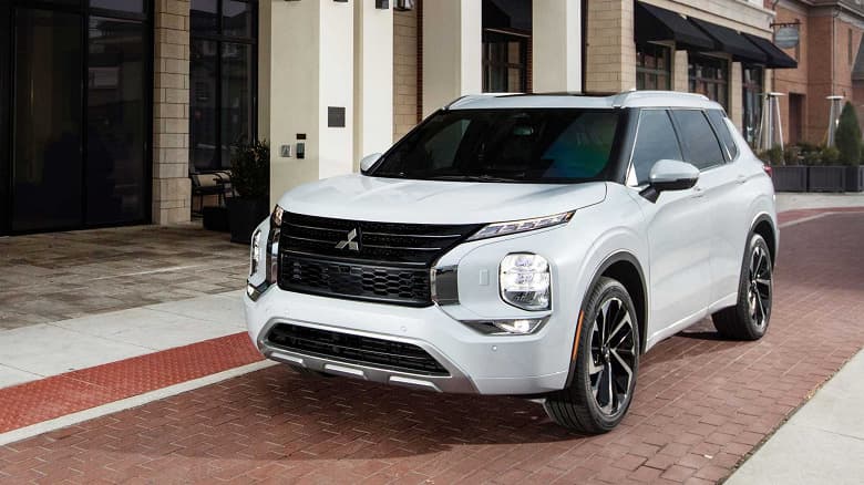 В России появился Mitsubishi Outlander нового поколения. Названы цены В России появился Mitsubishi Outlander нового поколения. Названы цены