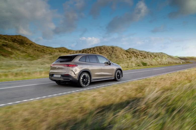 687 л.с., полный привод и разгон до 100 км/ч за 3,4 с. Представлен электрический кроссовер Mercedes-Benz EQE SUV