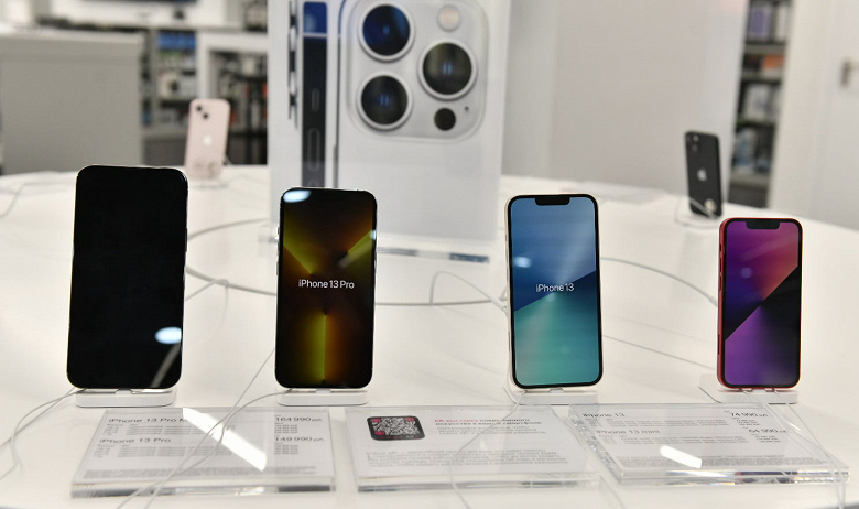 В России появиляется всё больше смартфонов iPhone с «чужеродными» функциями, предназначенными для других стран