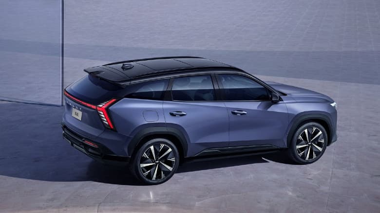 В Китае назвали стоимость нового Geely Atlas L