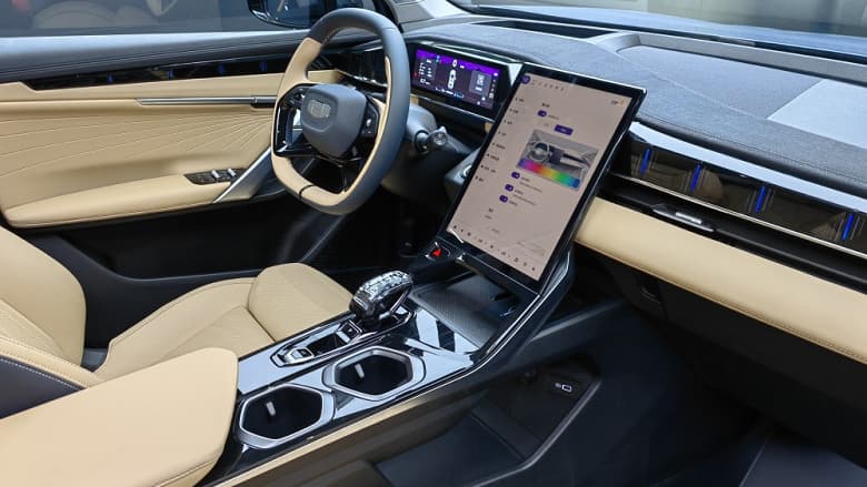 В Китае назвали стоимость нового Geely Atlas L