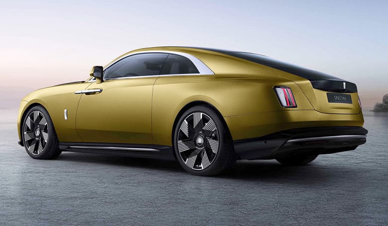 585 л.с. и 4,5 с до 100 км/ч за 400 000 долларов. Представлен Rolls-Royce Spectre – первый серийный электромобиль марки