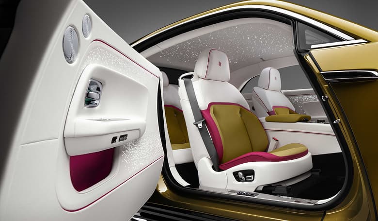 585 л.с. и 4,5 с до 100 км/ч за 400 000 долларов. Представлен Rolls-Royce Spectre – первый серийный электромобиль марки