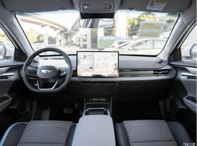 Один из самых доступных полноразмерных электрических седанов, да ещё и с операционной системой Huawei HarmonyOS. За Geely Geometry G6 в Китае просят от 21 200 долларов