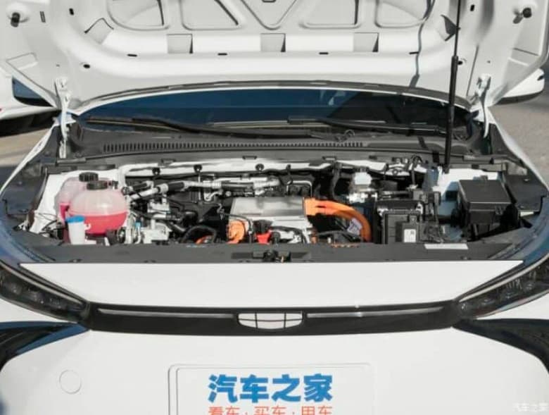 Один из самых доступных полноразмерных электрических седанов, да ещё и с операционной системой Huawei HarmonyOS. За Geely Geometry G6 в Китае просят от 21 200 долларов