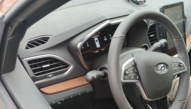 АвтоВАЗ начал сборку первого автомобиля Lada Vesta NG в Тольятти