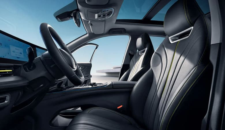 249 л.с., совершенно новый салон и семиступенчатый «робот» Getrag. Представлен обновленный кроссовер Exeed LX