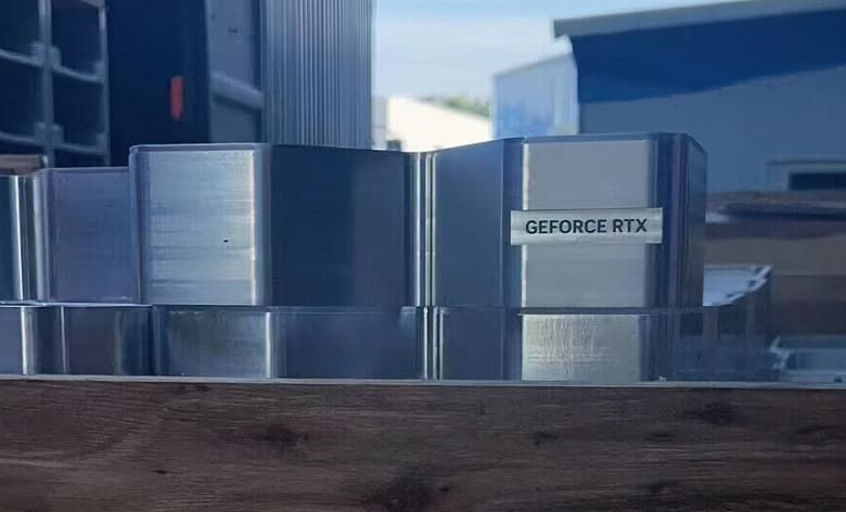 Так могла бы выглядеть GeForce RTX 4090 с TBP 900 Вт. Появились фотографии системы охлаждения, якобы созданной для такой карты