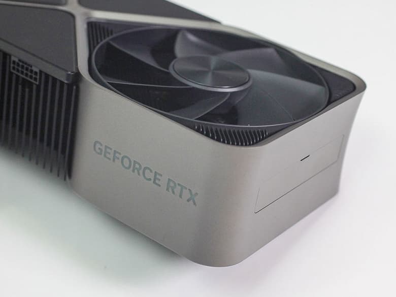 Так могла бы выглядеть GeForce RTX 4090 с TBP 900 Вт. Появились фотографии системы охлаждения, якобы созданной для такой карты