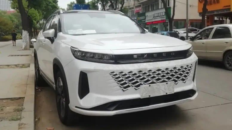 Бампер в стиле «реактивного истребителя», Snapdragon 8155, 64-цветная атмосферная подсветка и премиальная аудиосистема Sony. Подробности об оснащении обновленного топового Exeed LX