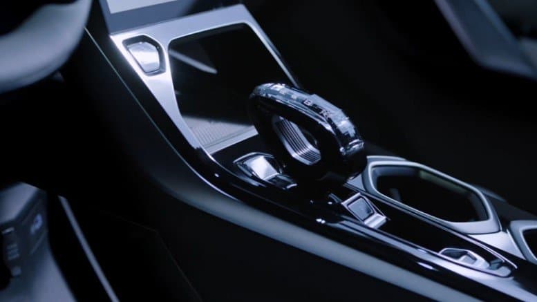 Новый Geely Atlas поступил в продажу в Китае. Реальные цены оказались ниже анонсированных