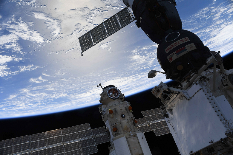 «Протон-М» для запуска ангольского спутника собран