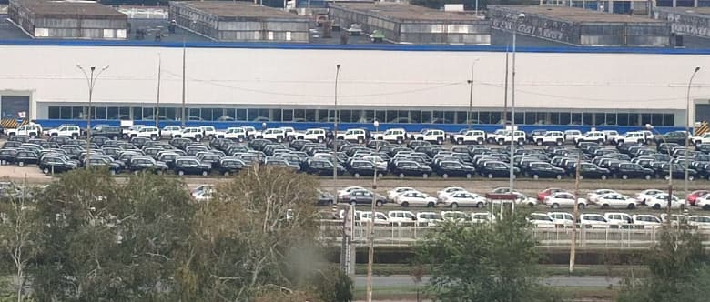 «Постоянно чего-то не хватает». Все выпускаемые АвтоВАЗом автомобили сейчас сходят с конвейера в некомплектном виде